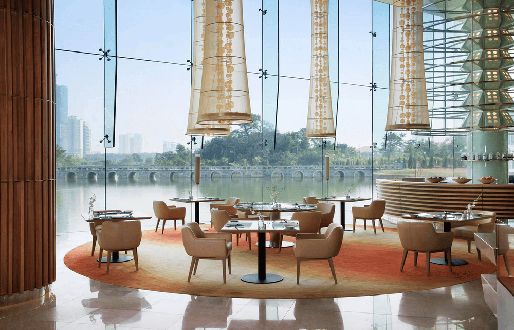 The dining space offers a direct view of the lake, creating a relaxing atmosphere (Source: JW Café - JW Marriott Hotel Hanoi)